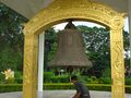 महाबोधि मन्दिर, मेडिटेशन पार्क में लगा विशाल शांति घंटा, बोधगया